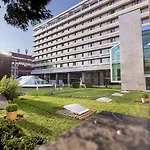 Hotel Aro Palace