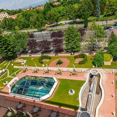 Aro Palace