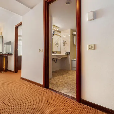 Aro Palace Hotel