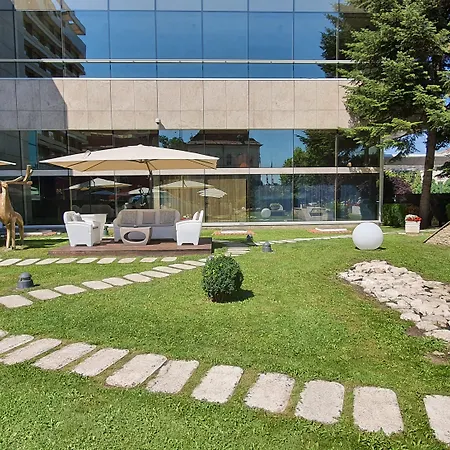 Aro Palace